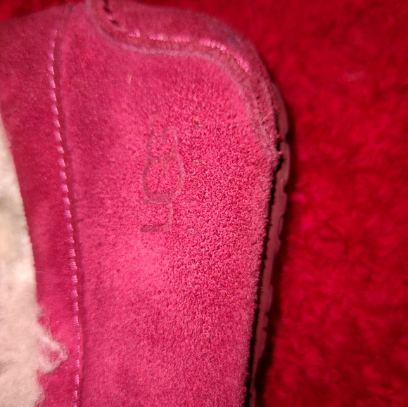 Red hearts ugg slippers - Picture 4 of 4